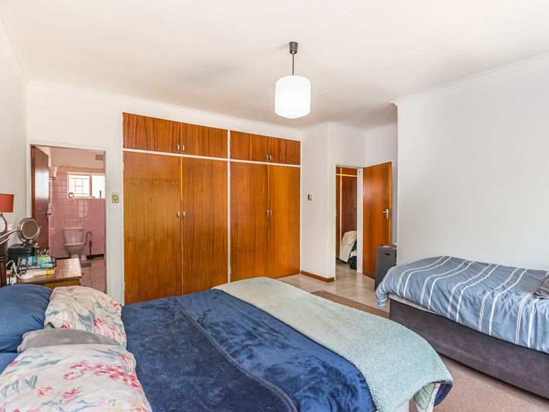 3 Bedroom home with Flat for sale in Lyttelton - Photo 4