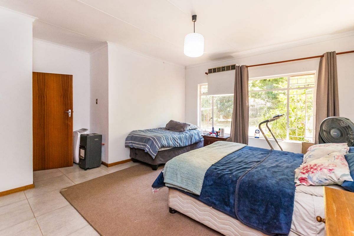 3 Bedroom home with Flat for sale in Lyttelton - Photo 5