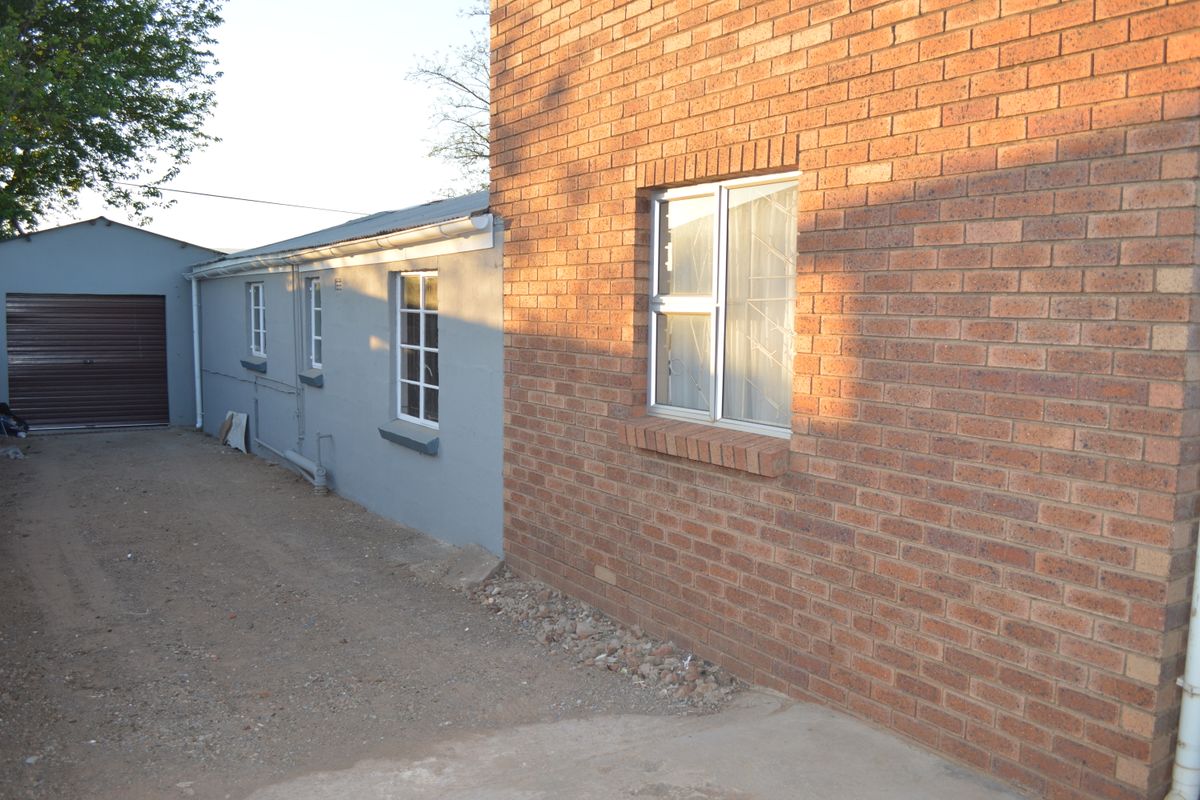 Your Family Home in  Mulungisi Queenstown - Photo 3