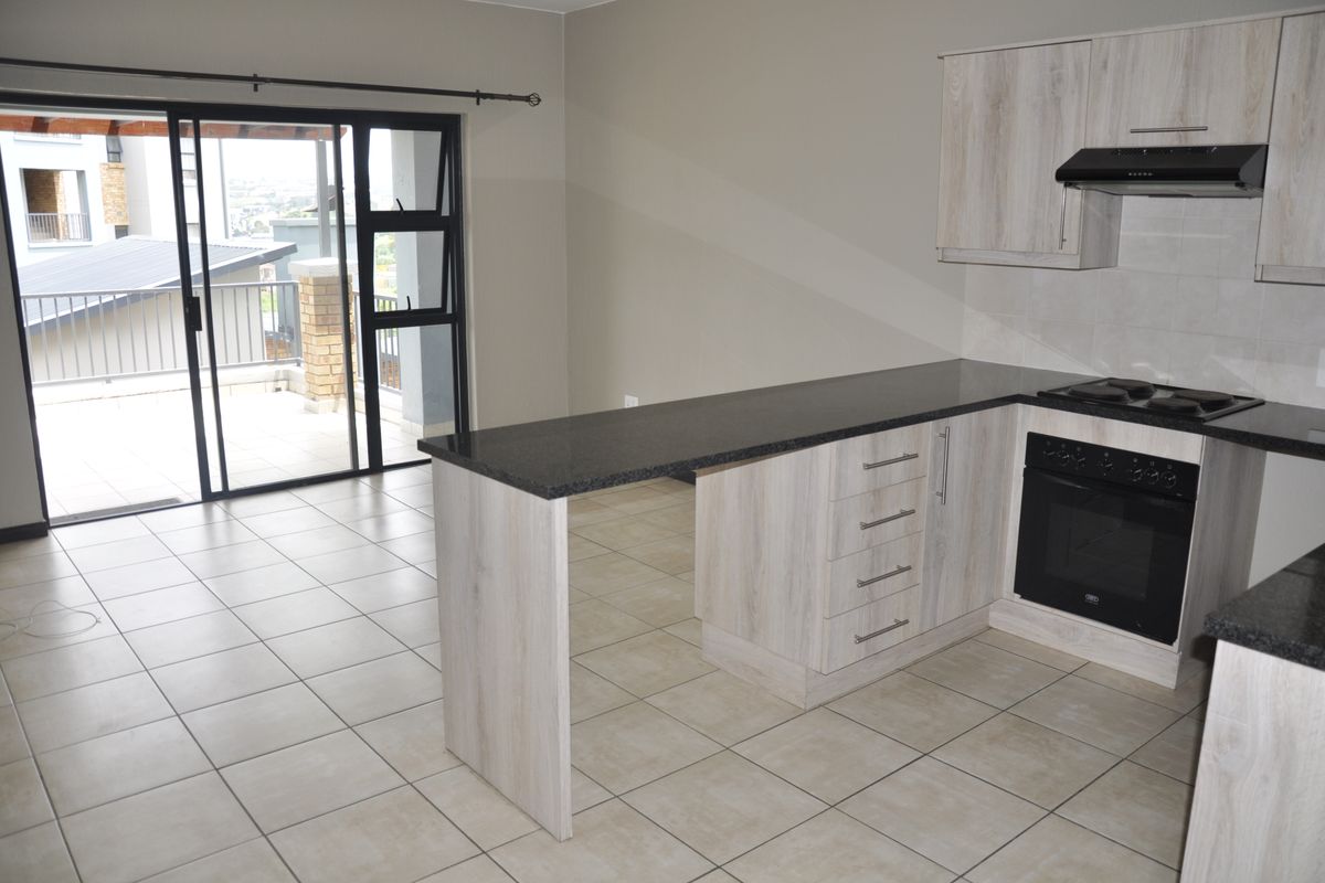 2 bedroom 2 bathroom First Floor Apartment in Barbeque Downs - Photo 2