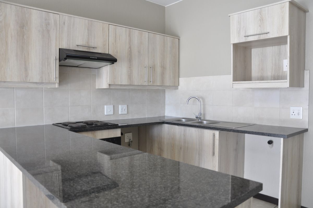 2 bedroom 2 bathroom First Floor Apartment in Barbeque Downs - Photo 4