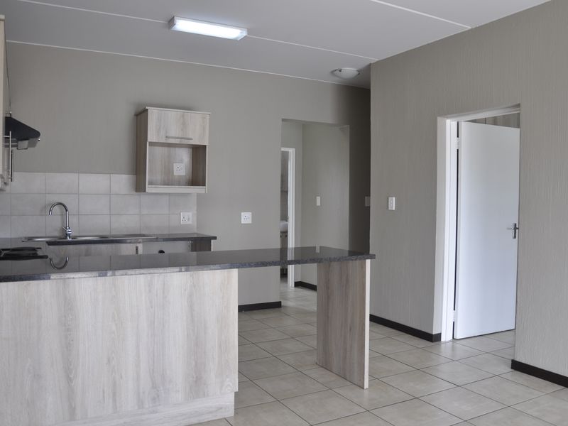 2 bedroom 2 bathroom First Floor Apartment in Barbeque Downs - Photo 5