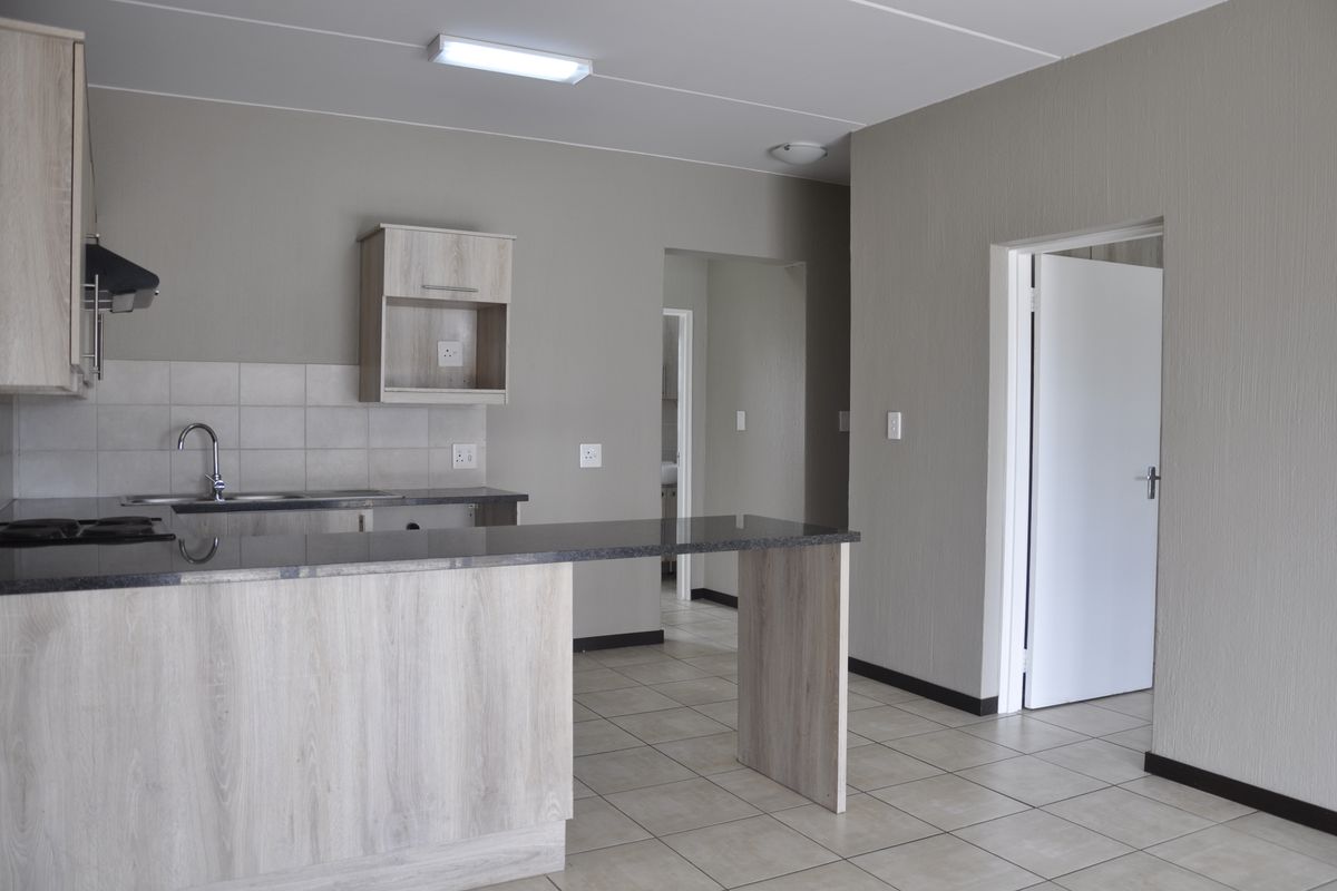 2 bedroom 2 bathroom First Floor Apartment in Barbeque Downs - Photo 5
