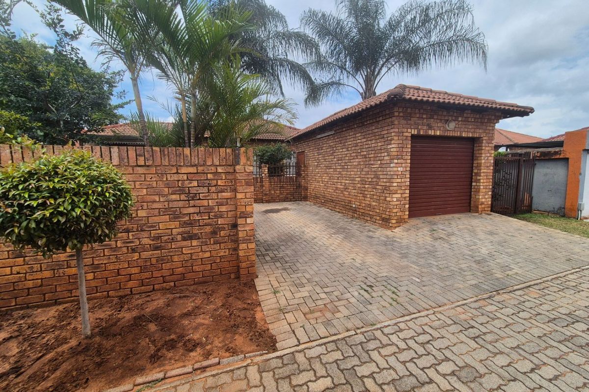 House For Sale In Akasia - Photo 2