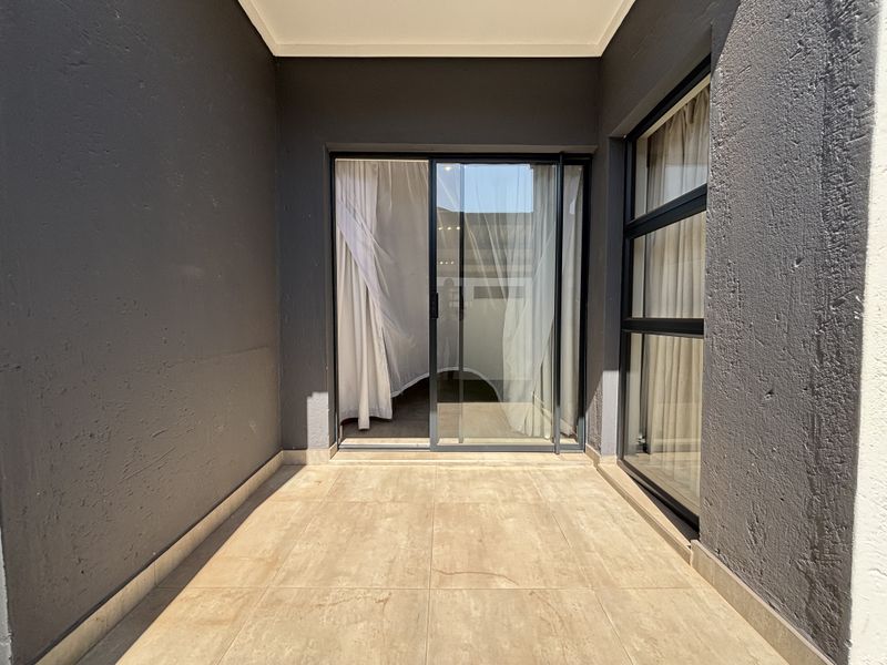 Modern 2-Bedroom Ground Floor Home in Secure Rynfield Complex - Photo 5