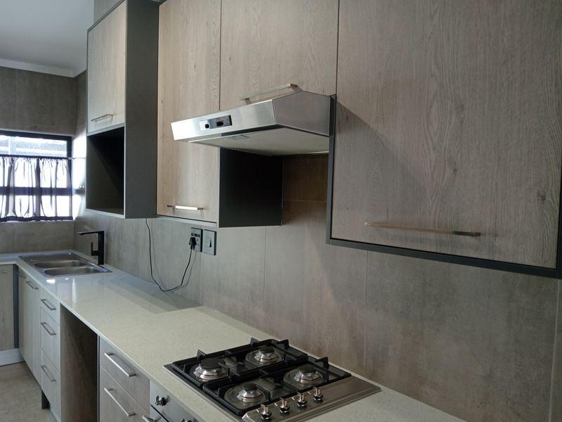 Modern 2-Bedroom Ground Floor Home in Secure Rynfield Complex - Photo 2