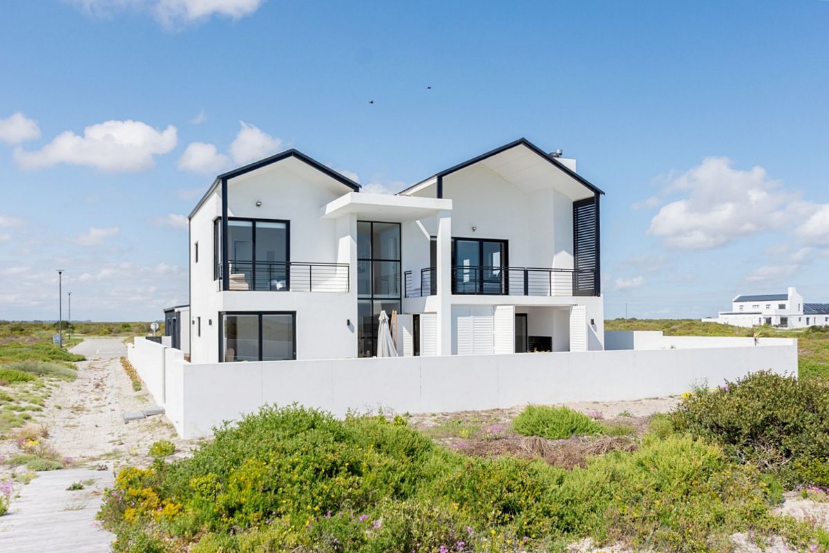 Coastal Luxury Redefined – Designer Beachfront Home with Panoramic Ocean Views - Photo 2