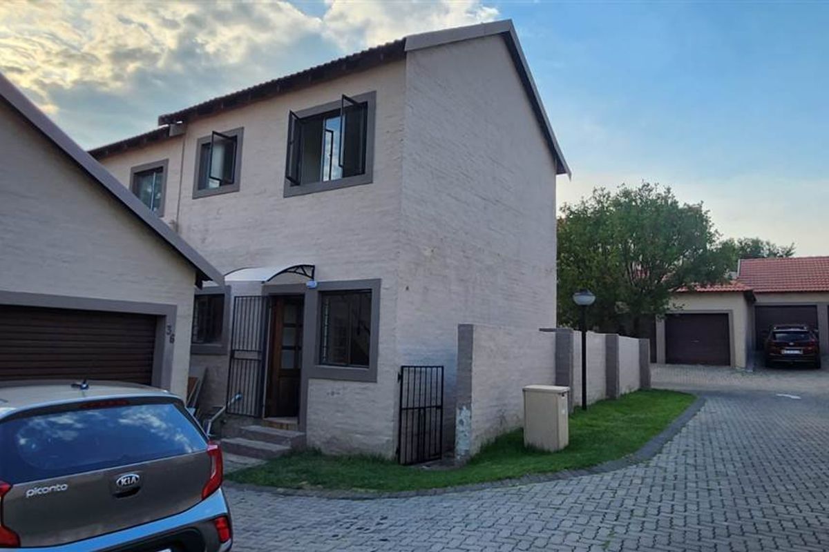 Charming 2-Bedroom Duplex — Ready to Become Your Home - Photo 2