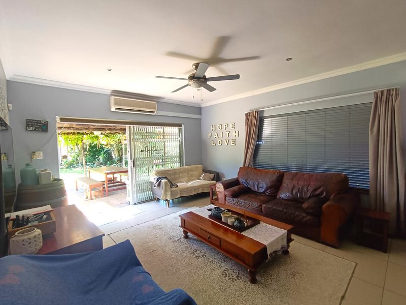 Spacious Family Retreat with Modern Comforts - Photo 3