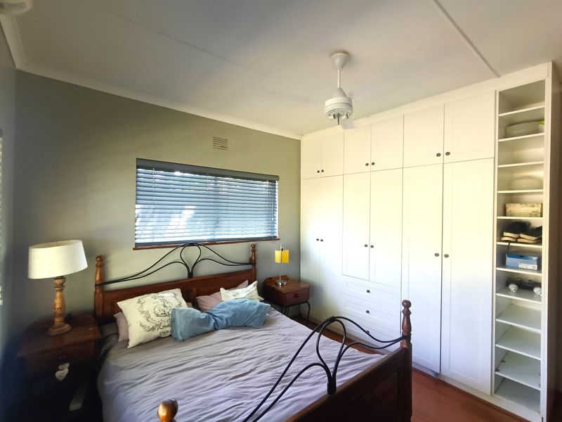 Spacious Family Retreat with Modern Comforts - Photo 10