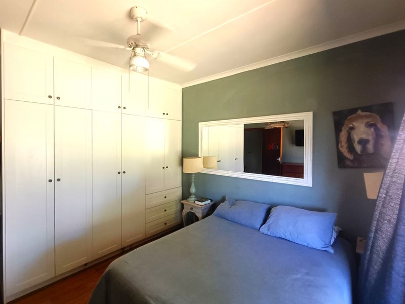 Spacious Family Retreat with Modern Comforts - Photo 9