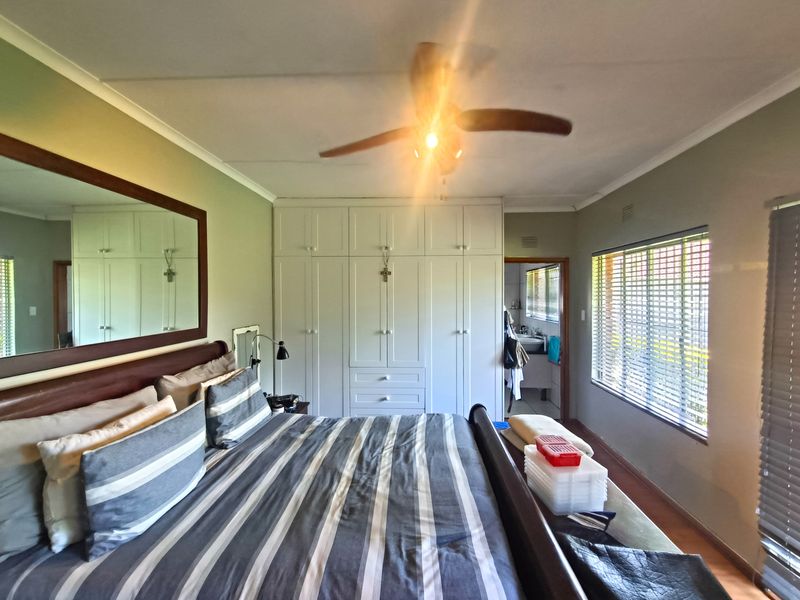 Spacious Family Retreat with Modern Comforts - Photo 7