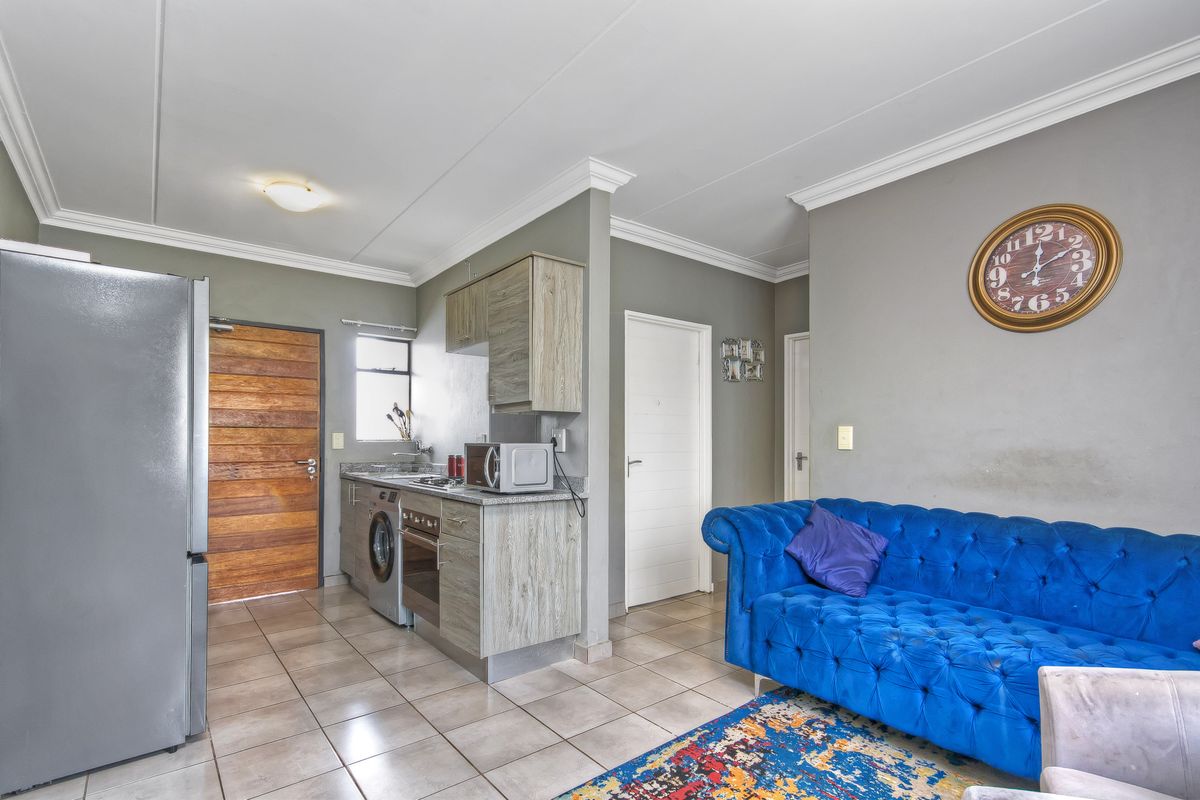 For sale: 2-bedroom ground floor unit with gas, fibre and pet-friendly living - Photo 5