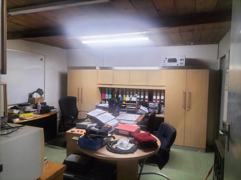 Solid Investment: Zoned Commercial Property with Offices & Overhead Cranes - Photo 7