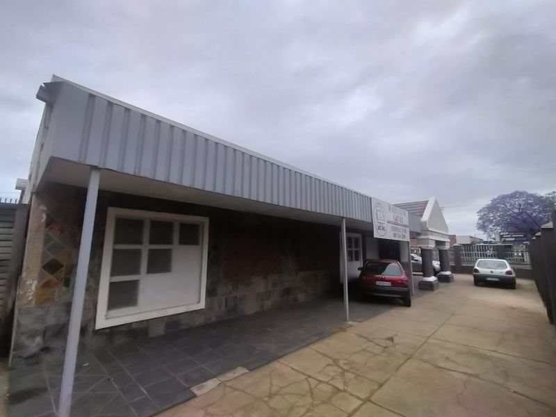Solid Investment: Zoned Commercial Property with Offices & Overhead Cranes - Photo 3