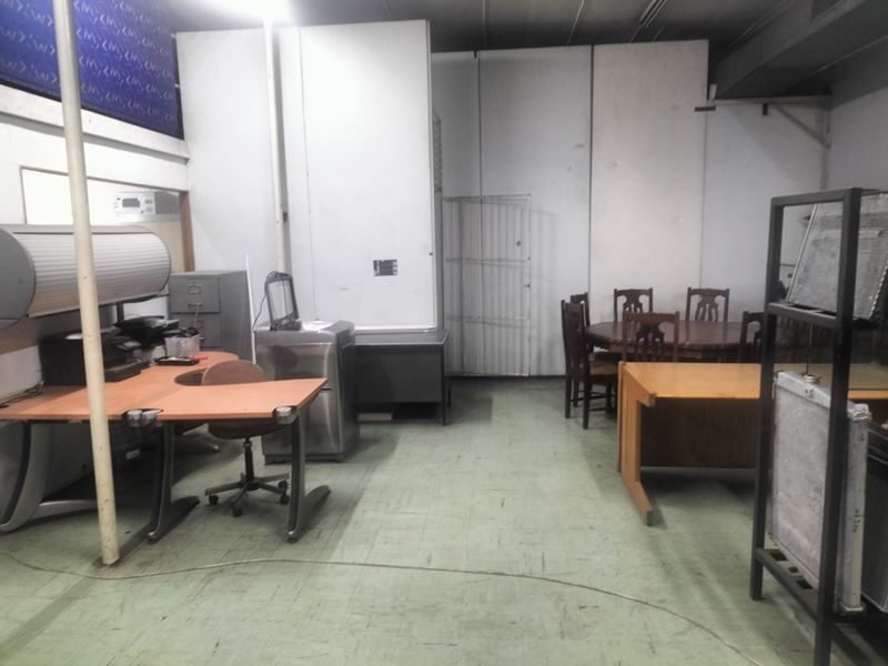 Solid Investment: Zoned Commercial Property with Offices & Overhead Cranes - Photo 5