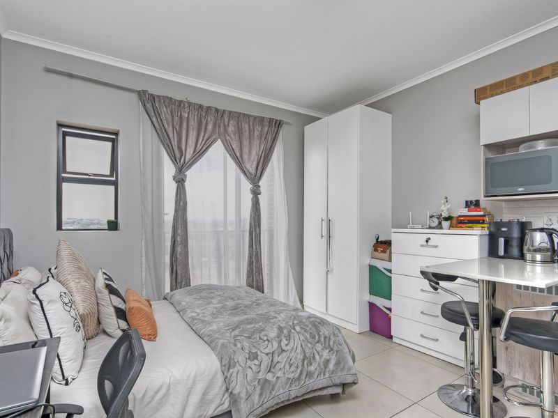 Exquisite Studio Apartment – Just 6km from Mall of Africa - Photo 7