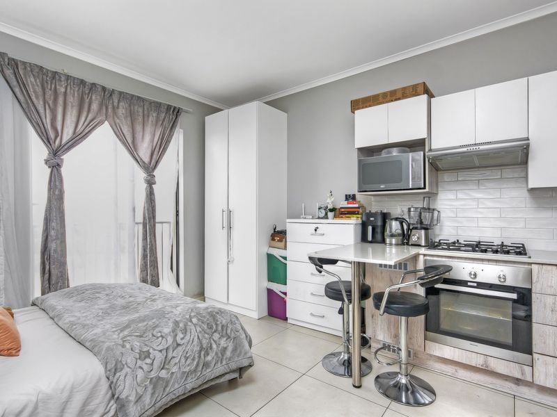 Exquisite Studio Apartment – Just 6km from Mall of Africa - Photo 5