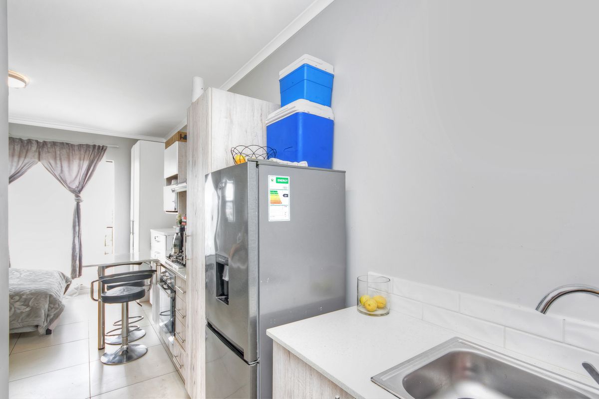 Exquisite Studio Apartment – Just 6km from Mall of Africa - Photo 3
