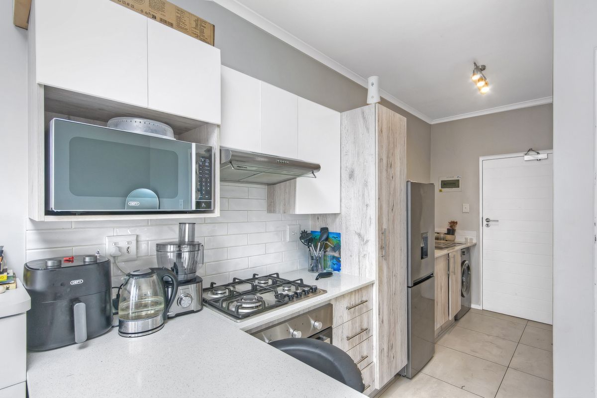 Exquisite Studio Apartment – Just 6km from Mall of Africa - Photo 2