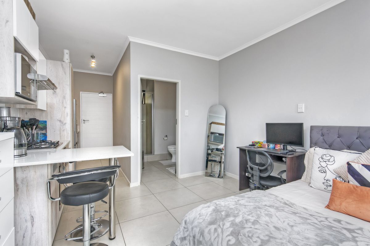 Exquisite Studio Apartment – Just 6km from Mall of Africa - Photo 4