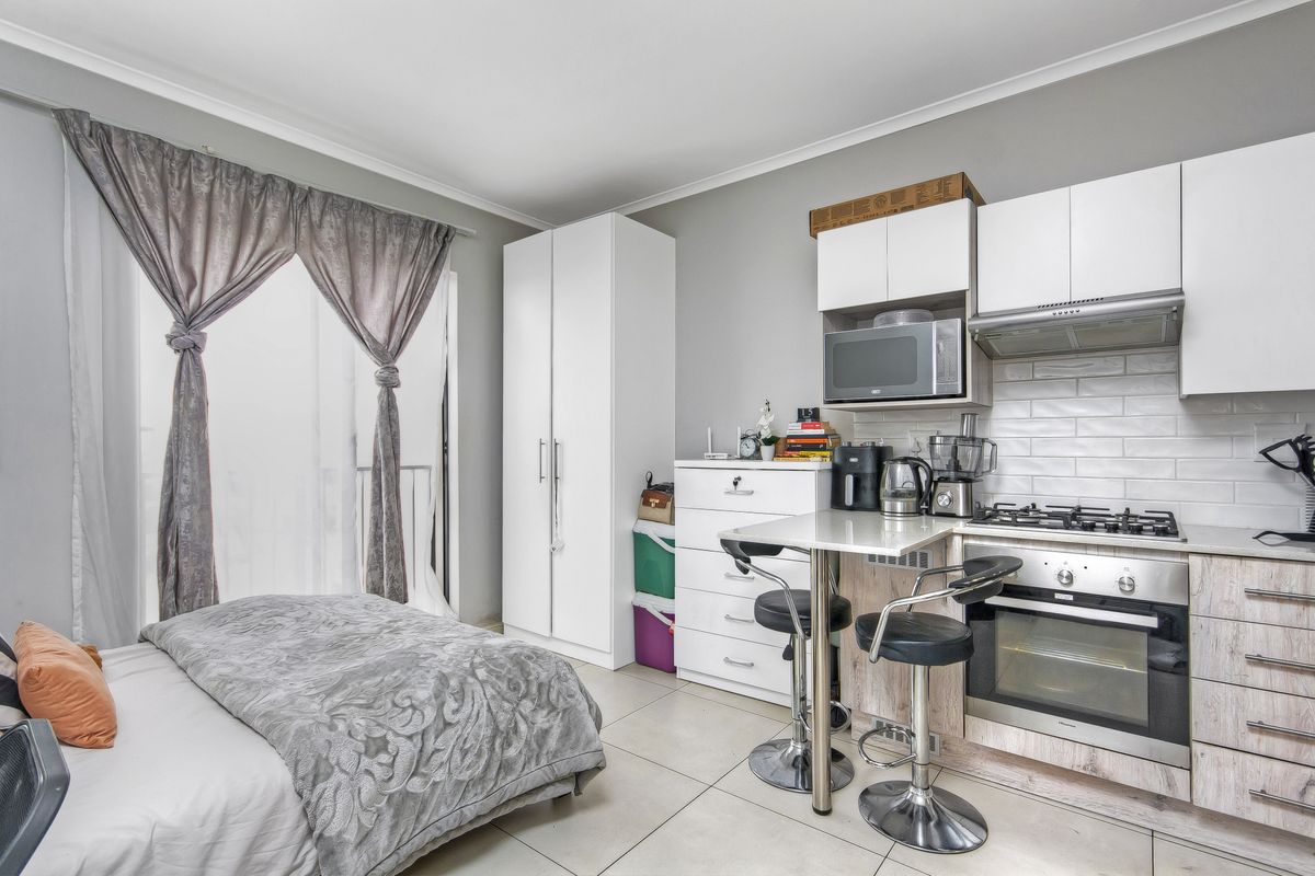 Exquisite Studio Apartment – Just 6km from Mall of Africa - Photo 5