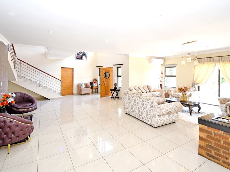 Sun-Soaked. Spacious. Ready for Your Style - Photo 10