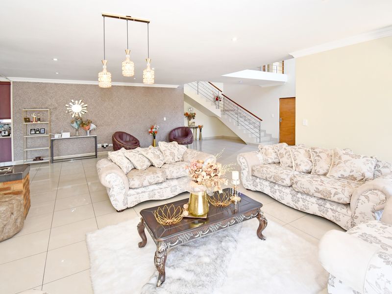 Sun-Soaked. Spacious. Ready for Your Style - Photo 9