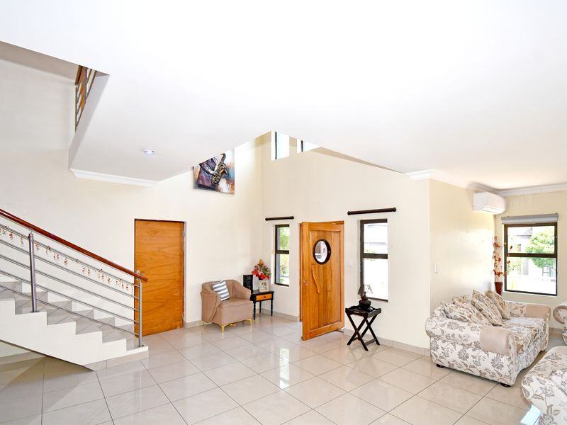 Sun-Soaked. Spacious. Ready for Your Style - Photo 10