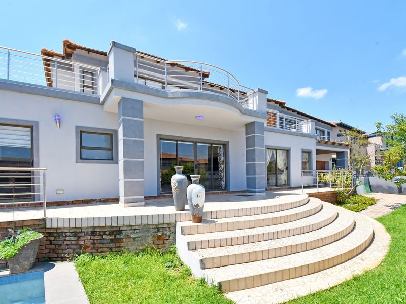 Sun-Soaked. Spacious. Ready for Your Style - Photo 4