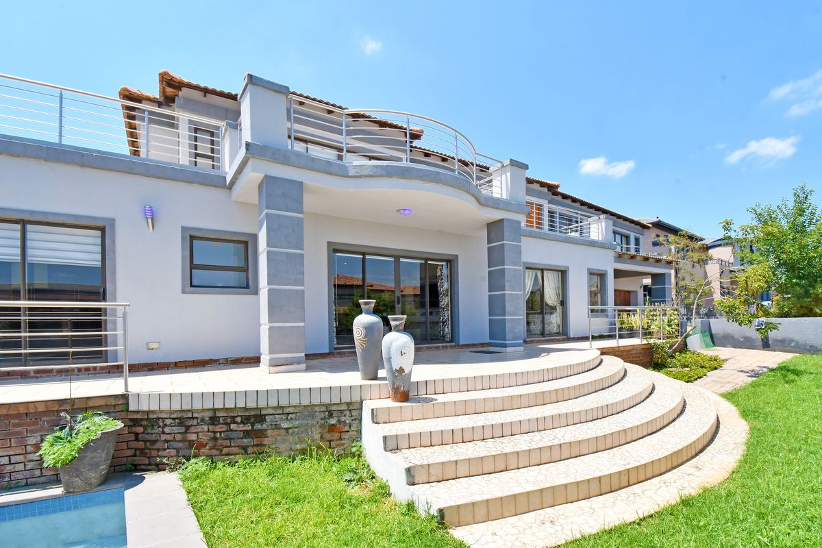 Sun-Soaked. Spacious. Ready for Your Style - Photo 4