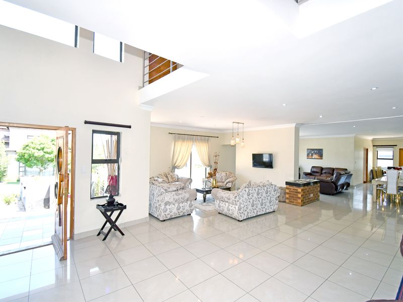 Sun-Soaked. Spacious. Ready for Your Style - Photo 9