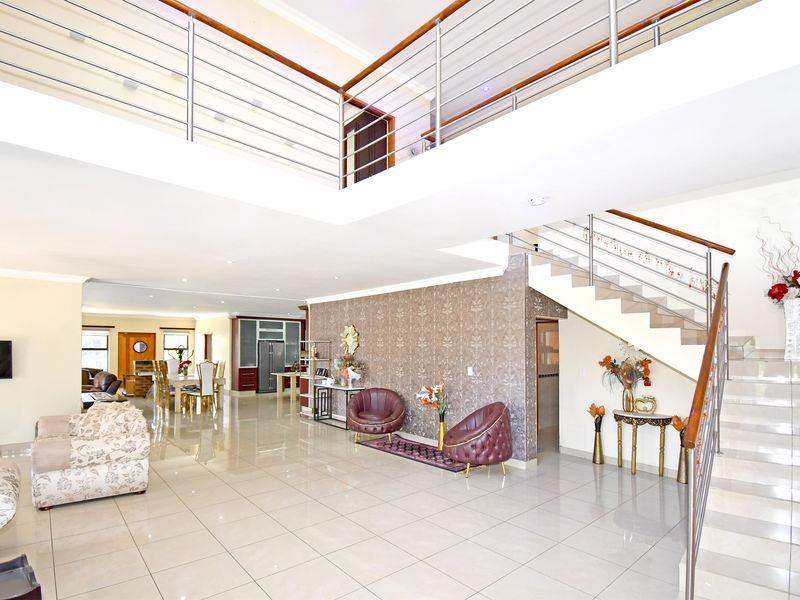 Sun-Soaked. Spacious. Ready for Your Style - Photo 7