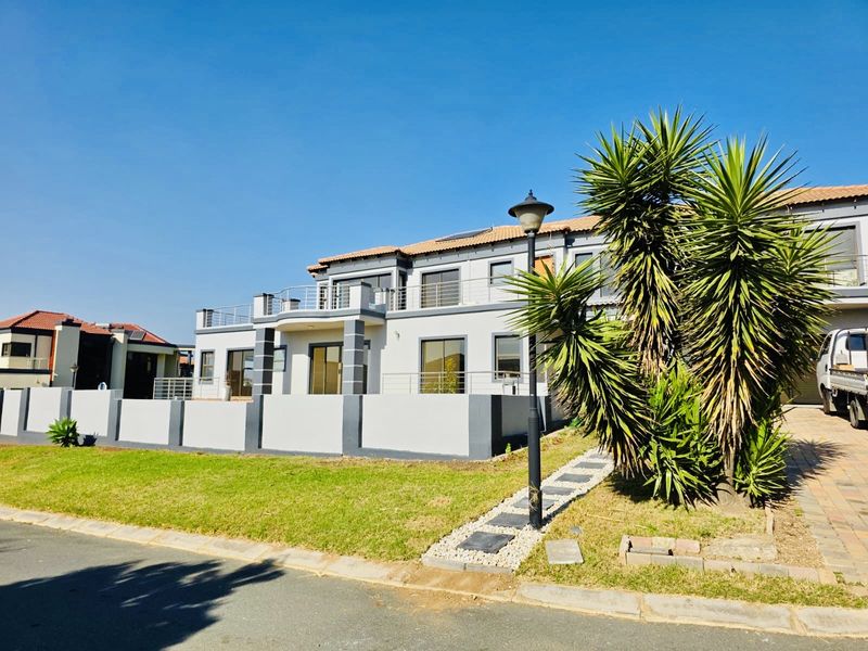 Sun-Soaked. Spacious. Ready for Your Style - Photo 1