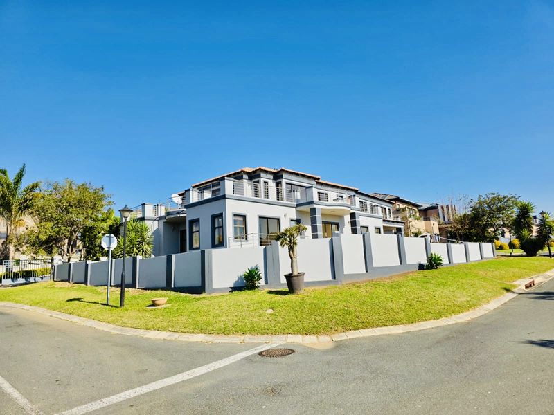 Sun-Soaked. Spacious. Ready for Your Style - Photo 2