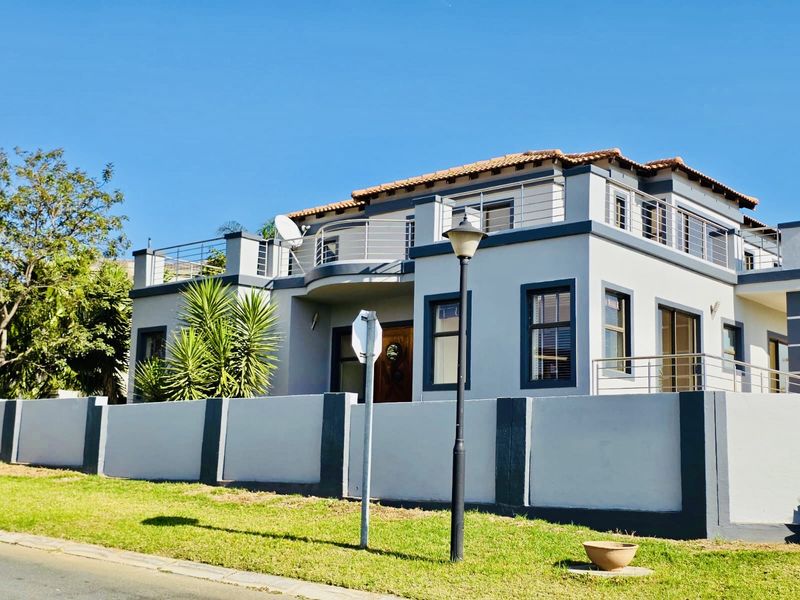Sun-Soaked. Spacious. Ready for Your Style - Photo 3
