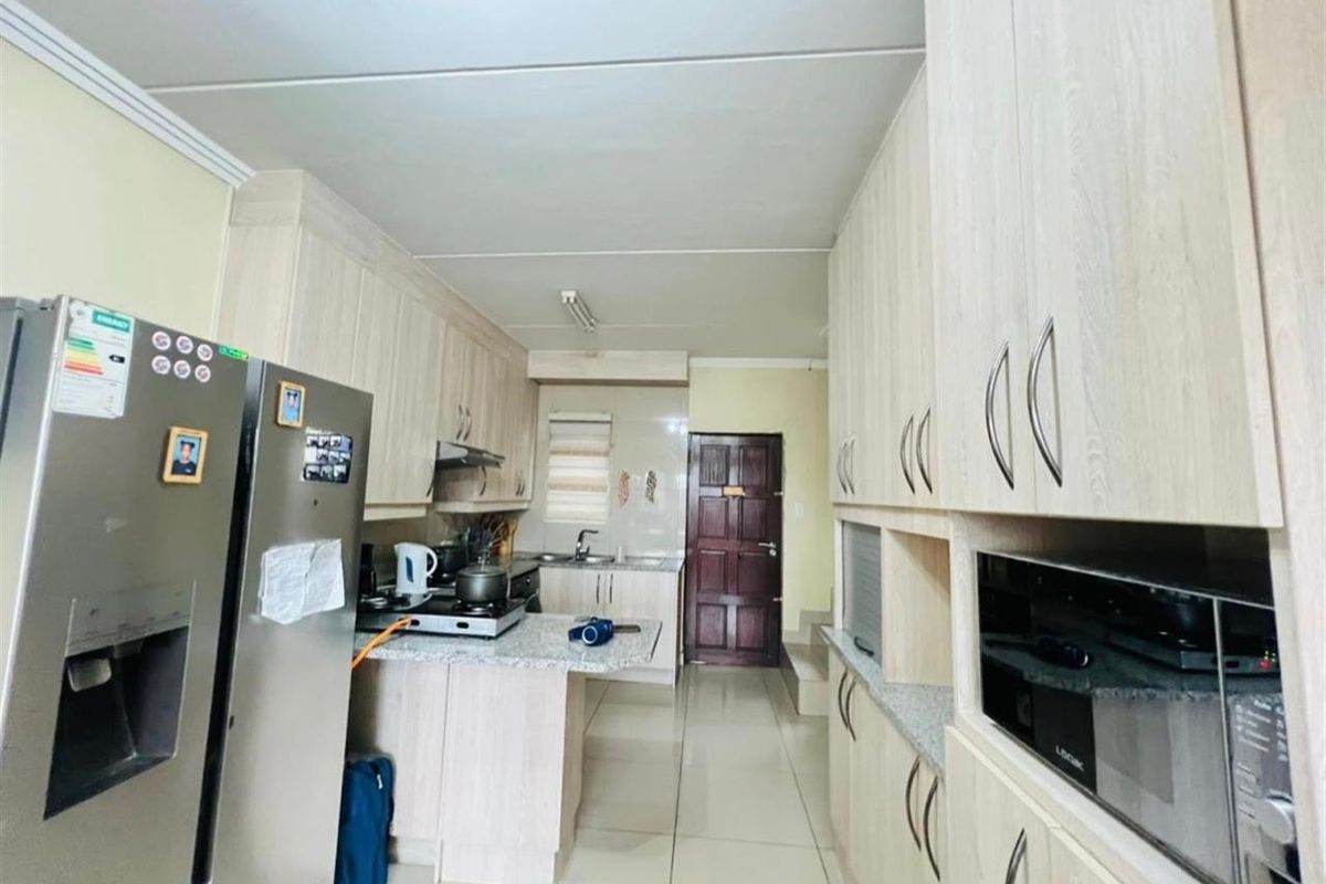 2-bedroom duplex in Mayberry Park, Alberton - Photo 2