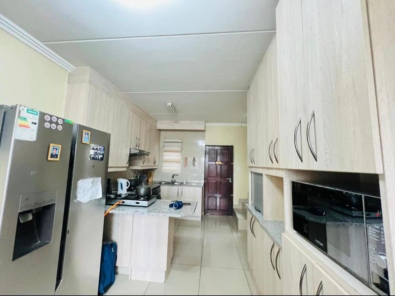2-bedroom duplex in Mayberry Park, Alberton - Photo 2