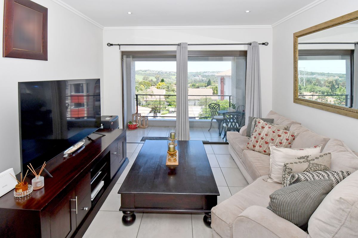 Laguna, Barbeque Downs — Top-Floor 1-Bedroom with Exceptional Views - Photo 4
