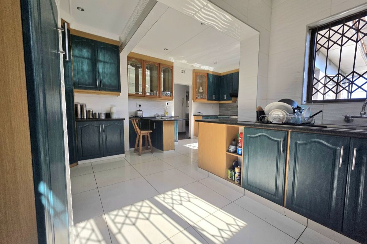 Your Family’s Forever Home Awaits – Spacious 4-Bedroom in Isipingo Hills! - Photo 5