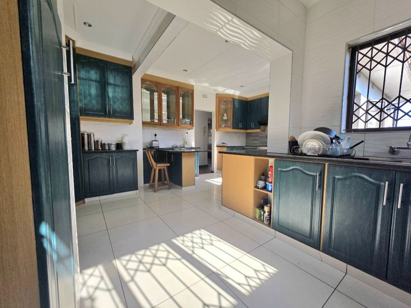 Your Family’s Forever Home Awaits – Spacious 4-Bedroom in Isipingo Hills! - Photo 5