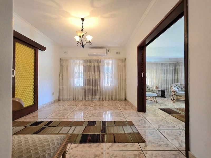 Elegant Double-Storey Residence with Dual Living Options and Coastal Convenience - Photo 5