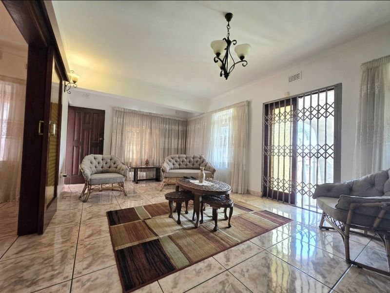 Elegant Double-Storey Residence with Dual Living Options and Coastal Convenience - Photo 7