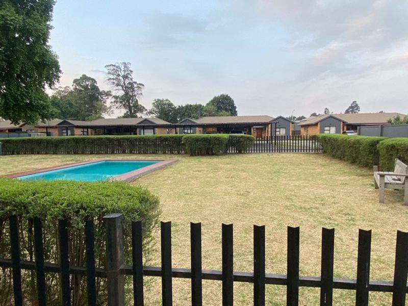 Family-Friendly Home with space all around - Photo 4