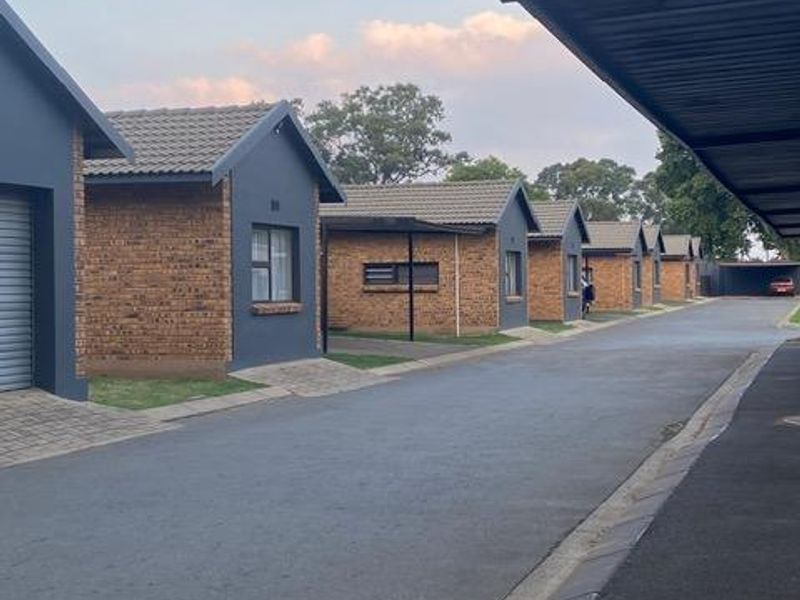 Family-Friendly Home with space all around - Photo 6