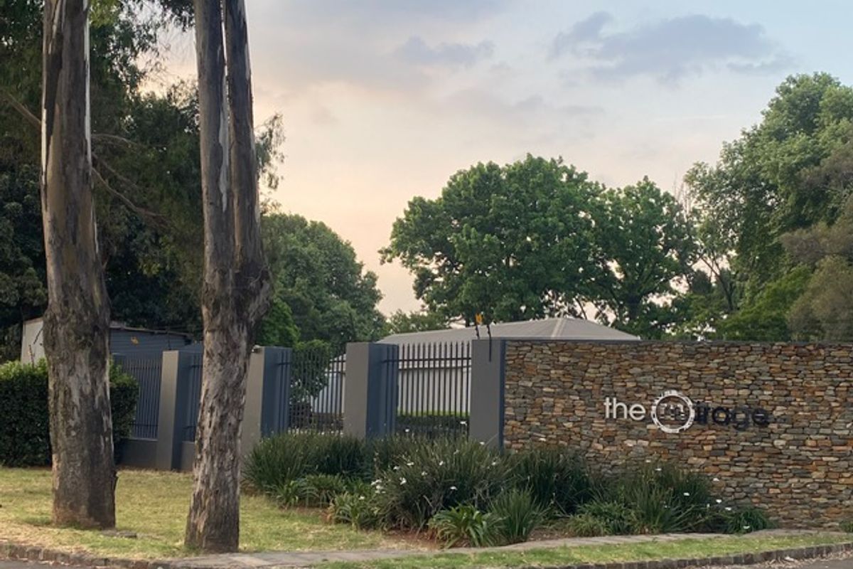 Family-Friendly Home with space all around - Photo 5