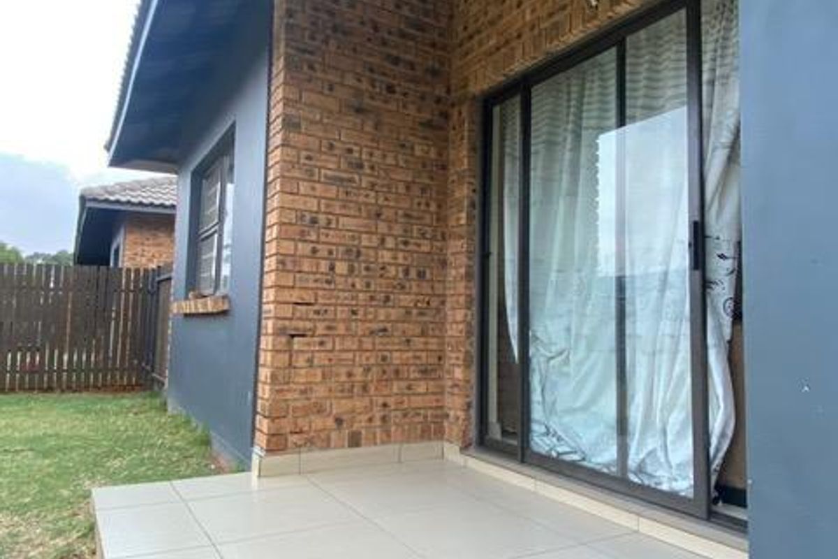 Family-Friendly Home with space all around - Photo 2