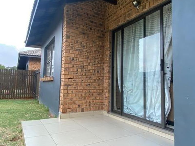 Family-Friendly Home with space all around - Photo 2