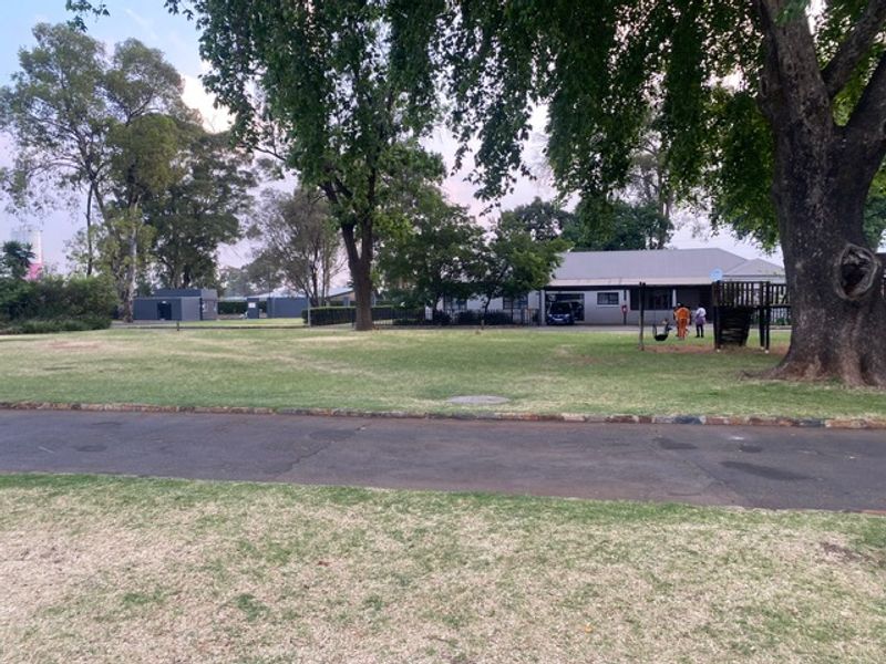 Family-Friendly Home with space all around - Photo 9