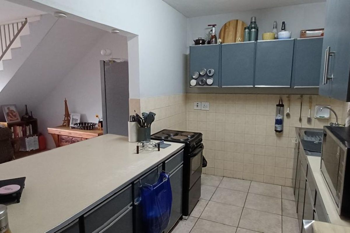 Spacious 3-Bedroom Duplex for Sale in Pretoria North - Photo 5